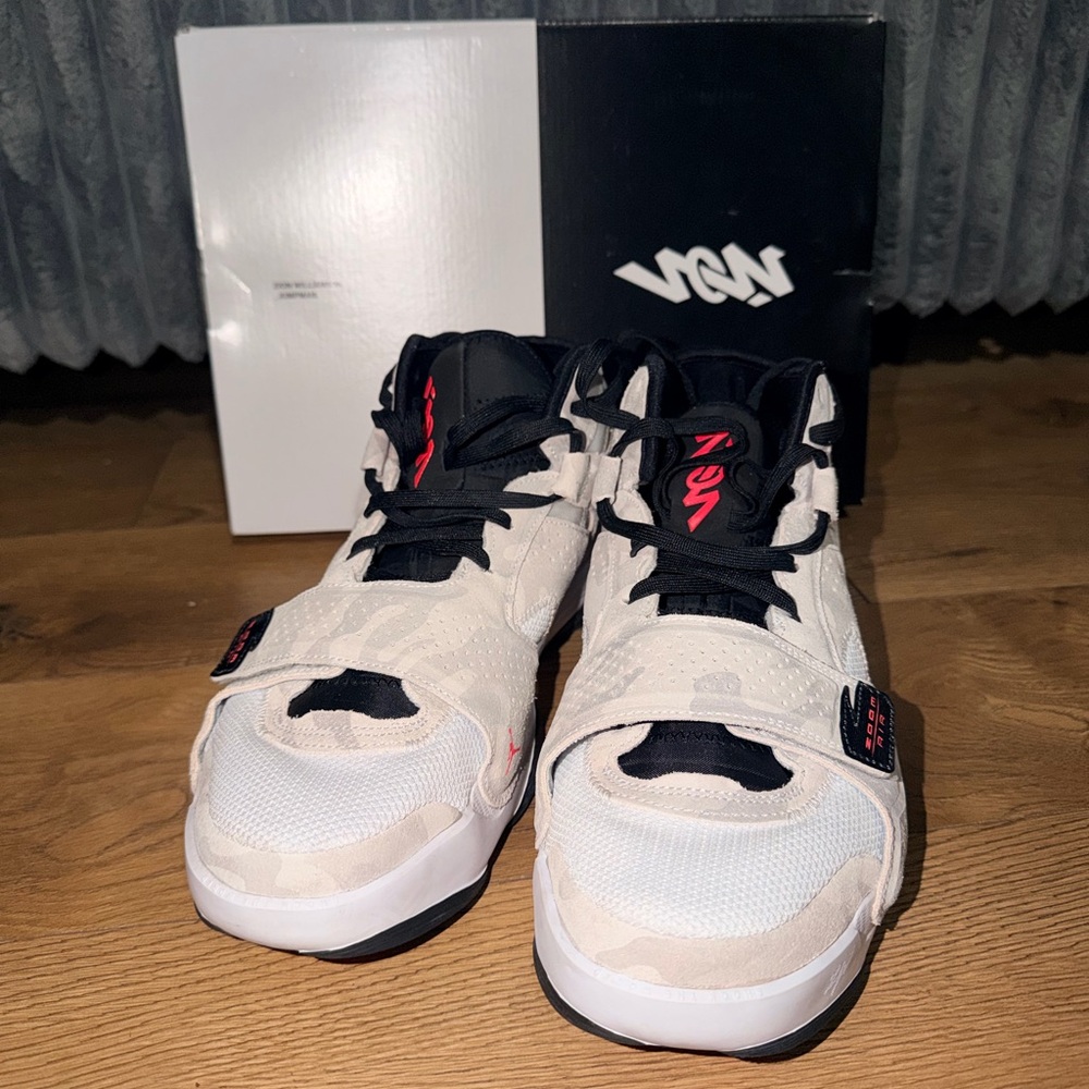 Men’s Nike Jordan Zion 2 white/flash/crimson/black size 13